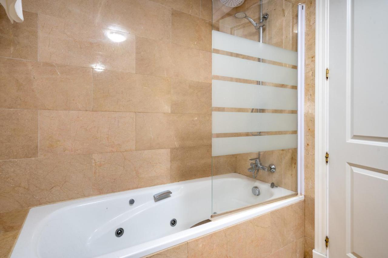 9 Penthouse With Amazing Sea Views, Close To Golf Manilva Duquesa 外观 照片